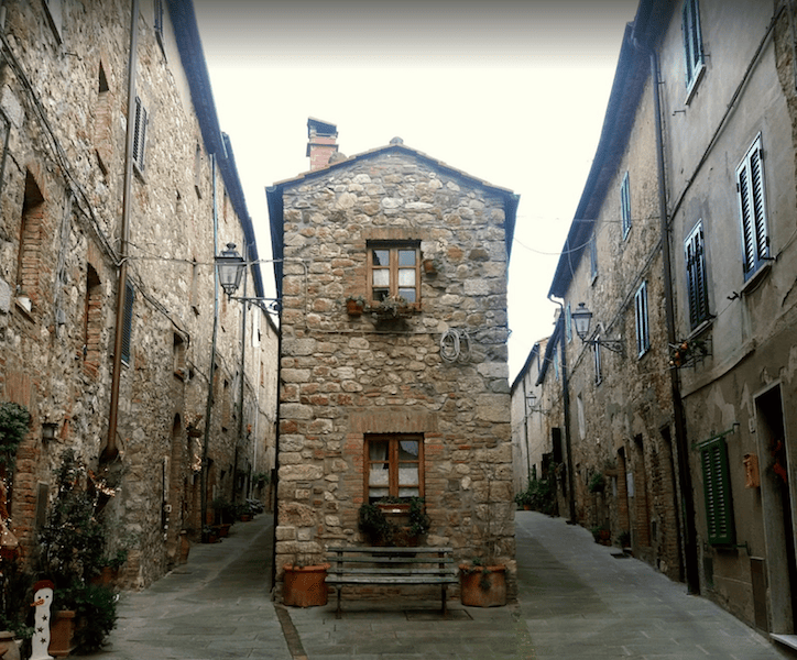 
Historic house on the Bocca di Valle Pass, Castagneto Carducci We offer a small and romantic tower-house of 39 square meters in total. on 2 floors located in a small village near the Castello, Monteverdi Marittimo 20 minutes drive from Castagneto Carducci and Suvereto and is as follows: Ground level: kitchen and living room with stove connected by an arch, Second level: double bedroom with bathroom and dressing room. Externally there is a small space where you can eat or read a non-exclusive book
Visit Tuscany describes this area of Tuscany as "small fortified villages immersed in abundant nature":

Immersed in a beautiful countryside, the area has many places worth visiting, one of which is Canneto  which is still surrounded by its original wall. This small village has a  special oval layout, with numerous tower-houses and the stunning Parish Church of San Lorenzo  The wild and untouched nature is on the rugged south-western slope of  the Metalliferous Hills, making the area a particularly suitable  destination for lovers of trekking and bicycle tours. The forests and  Mediterranean scrub, which have several streams running through them,  are the perfect habitat for the typical flora and fauna of the coastal  area. 