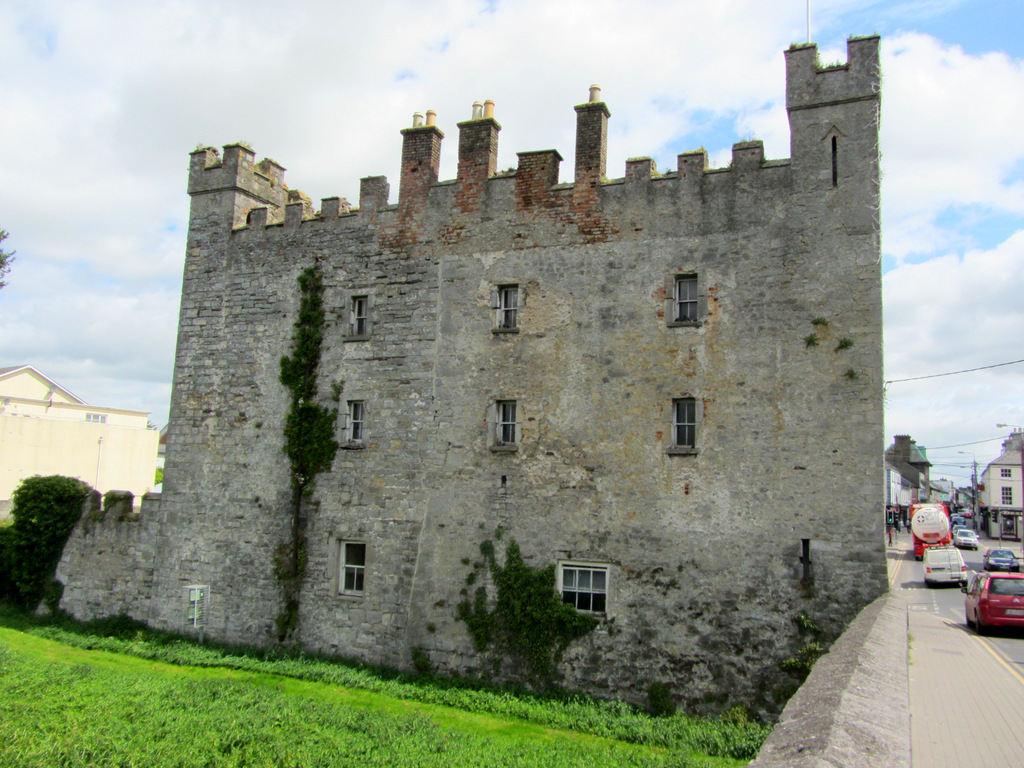 
DETAILS

White castle is a three-storey detached castle comprised of ground floor, first and second floors. With a 3,500 square foot interior, this 14 room property sits on approximately 0.3 acres of river fronted land.

The main entrance on the ground floor, is through a gothic style cut stone arch & studded door that leads into the hallway and stair case. The ground floor has a spacious main room with barrelled ceiling that leads on to a hallway, off of which is a medium sized room and two further small rooms (originally cells), as well as the rear entryway.

The first floor hallway leads to two main rooms – including one very large room (previously two rooms), plus three further small cell rooms.

The second floor has a similar layout to the first floor.

The roof may be accessed via a landing on a partial third floor. The perimeter of the roof affords magnificent views of the river Barrow.

Over the years, sash windows were installed to allow light to permeate the thick stoned-walled building. However, many of the original arrow-slit features remain throughout the castle.

There are flag stones in the entrance hallway and throughout much of the ground floor, upper hallways and some of the rooms, other areas have wood flooring.

White castle was an occupied private residence up until 2005. The previous owner (2005 – 2012) installed a new roof and stripped the interior of the castle back to stone and plaster ready for further renovation.


HISTORY

The castle was built in 1417 by Sir John Talbot the Viceroy of Ireland to protect the newly built bridge over the River Barrow. Built into the wall on either side of the original doorway are two sculptured slabs indicating that the castle was previously owned by the Earl of Kildare, verified by his coat of arms to the right of the entrance doorway.

During the Irish Civil Wars, (1641-1658), White castle was captured many times, with Confederate leader Owen Roe O'Neill occupying the castle in 1648 for three years. These factions were defeated when Oliver Cromwell and his army landed in Ireland later that year.

In 1730 White Castle became the town gaol and remained in that role for the following 100 years. White Castle featured prominently during the 1798 Rebellion with many rebels imprisoned in the castle cells awaiting their execution in the town.

Around 1802 the castle was extended on the north side doubling the size of the original tower. A further smaller extension was added to the north end in 1830 when the building was used as the RIC (Royal Irish Constabulary) police barracks. When a new prison was built in the town, the castle then evolved into the local police station, and became home to the policemen and their families.

The building was again renovated in the late 19th century, when the police station was moved elsewhere, at which point White castle became a private residence for the Talbot family. In the 1960s, descendants of the Talbots made White Castle their family home until 2005. 
