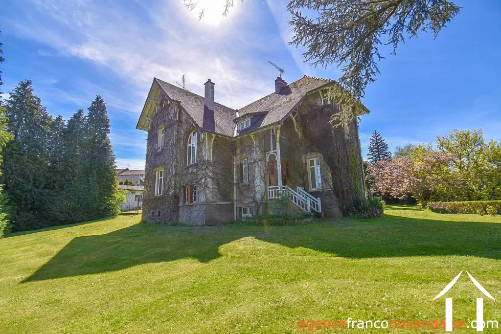 Rare opportunity to own a true 1920s Art Deco treasure with aristocratic character, surrounded by over an acre of enclosed parkland in Bourganeuf—yours for €295,000. Generous proportions, high ceilings, original oak flooring, and elegant mosaic tiles evoke a timeless grandeur throughout 282 m² of living space. The main house offers five bedrooms, while a charming caretaker’s lodge, double garage, and multiple outbuildings extend the potential. Peaceful, private, and only a short stroll from town amenities, the property combines historic beauty with practical features for family life, creative projects, or future renovation.